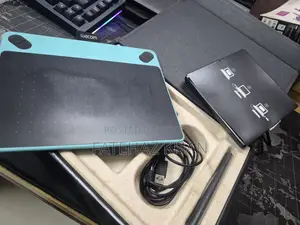 Wacom Intuos Comic Pen and Touch Small Tablet CTH490CB.