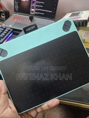 Wacom Intuos Comic Pen and Touch Small Tablet CTH490CB.