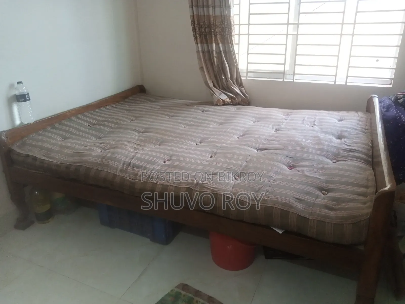 কাঠের খাট ও তোশক