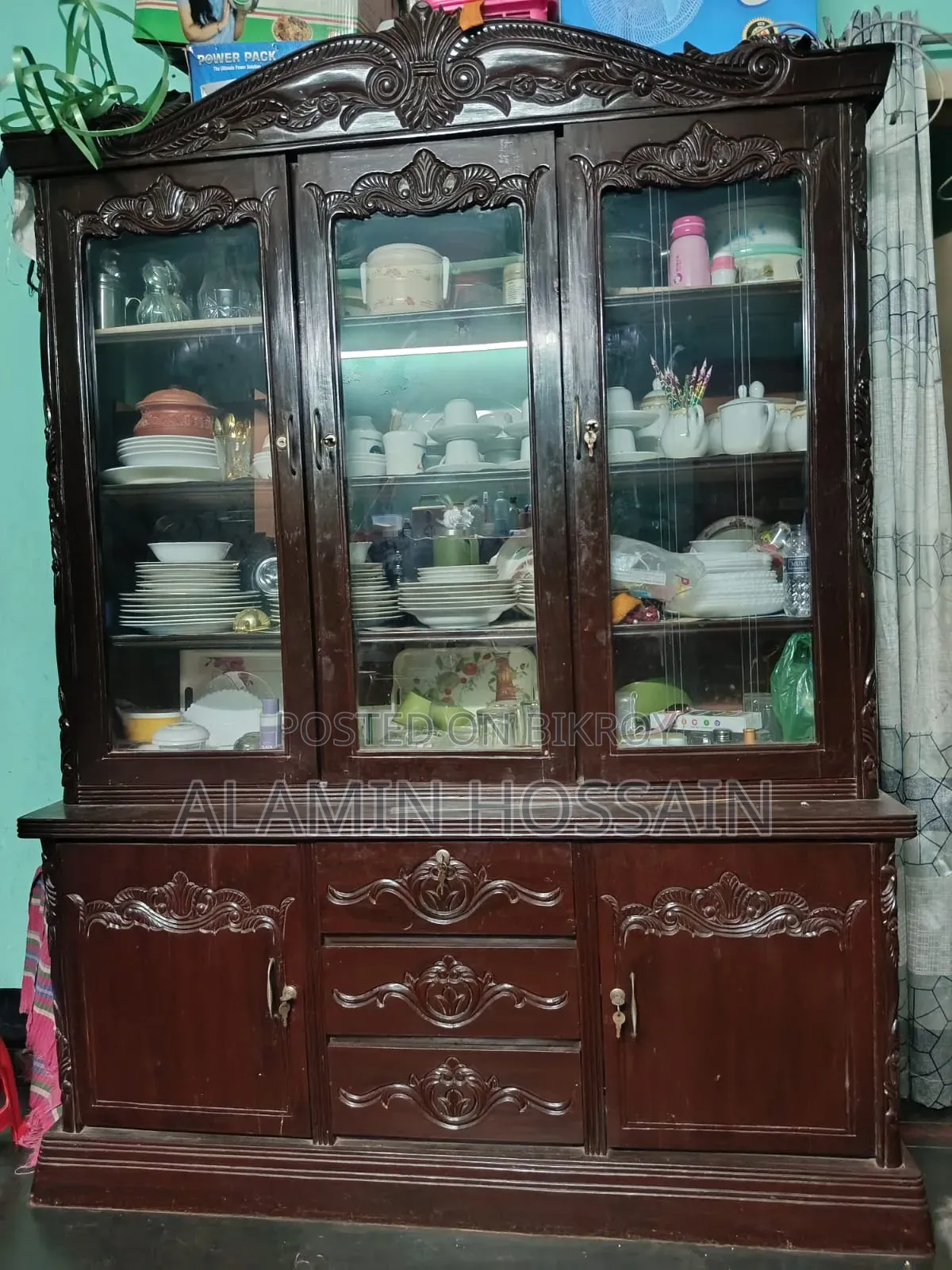 ওয়াল শোকেস
