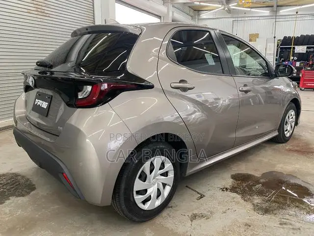 Toyota Yaris 2021 Brown