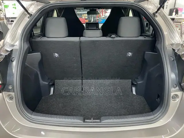Toyota Yaris 2021 Brown