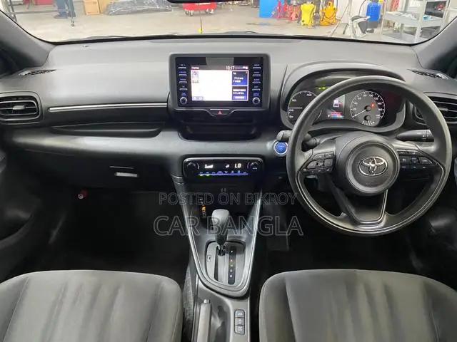 Toyota Yaris 2021 Brown