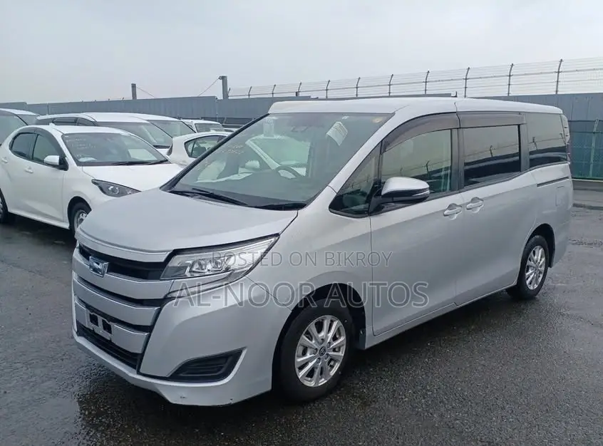 Toyota Noah 1.8 FWD Hybrid (7 seater) 2021 Silver