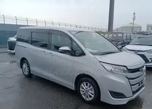 Toyota Noah 1.8 FWD Hybrid (7 seater) 2021 Silver