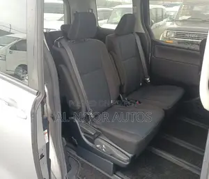 Toyota Noah 1.8 FWD Hybrid (7 seater) 2021 Silver