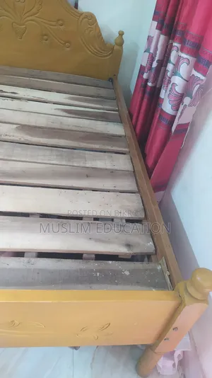 একটি খাট বিক্রি হবে