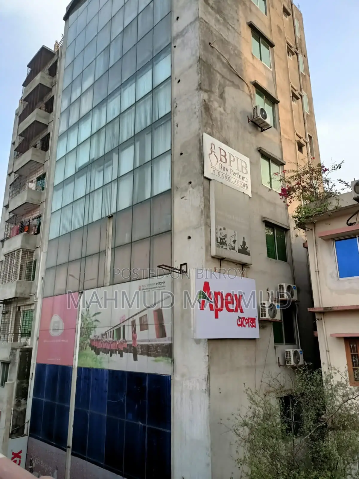 Prime 880 Sq Ft Commercial Space for Sale
