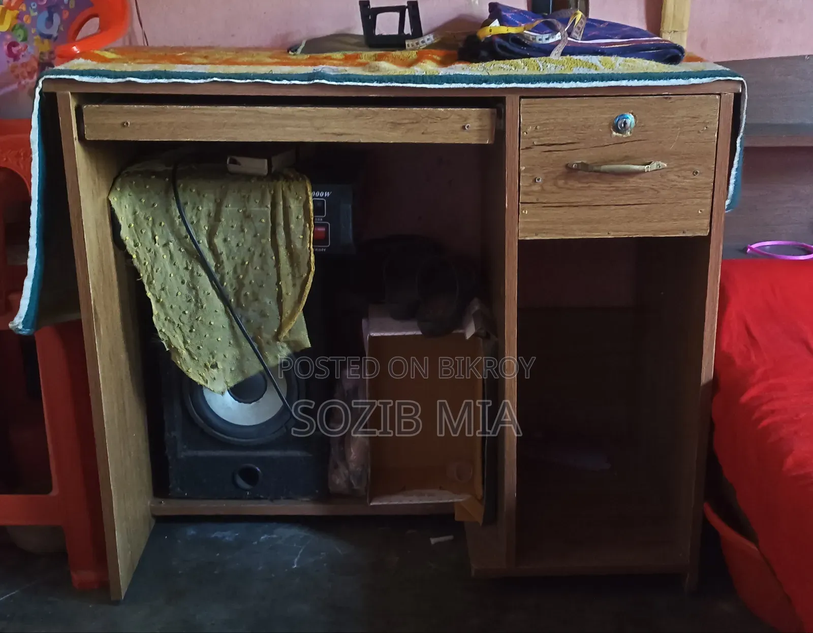 কম্পিউটার টেবিল বিক্রি করা হবে