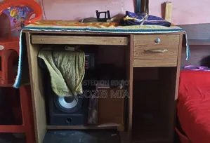 কম্পিউটার টেবিল বিক্রি করা হবে