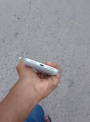 Apple iPhone XR 64 GB White