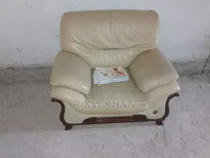 “ভালো কন্ডিশনের সোফা সেট”