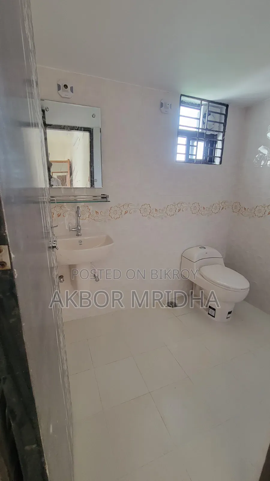 Mini Flat in Aftabnagar, Dhaka for sale