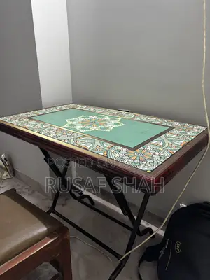 পড়ার টেবিল একটি নতুন