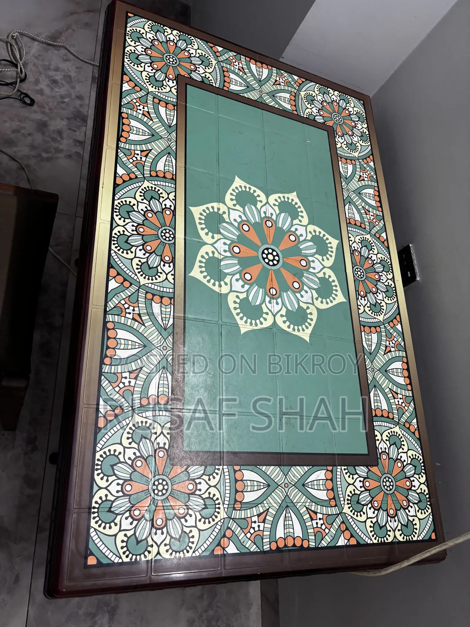 পড়ার টেবিল একটি নতুন