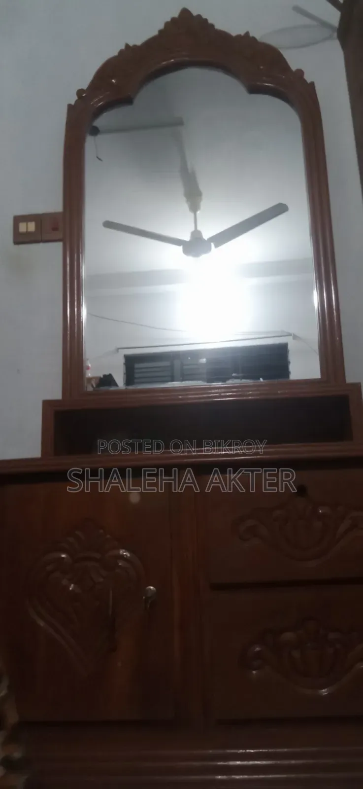ড্রেসিং টেবিল
