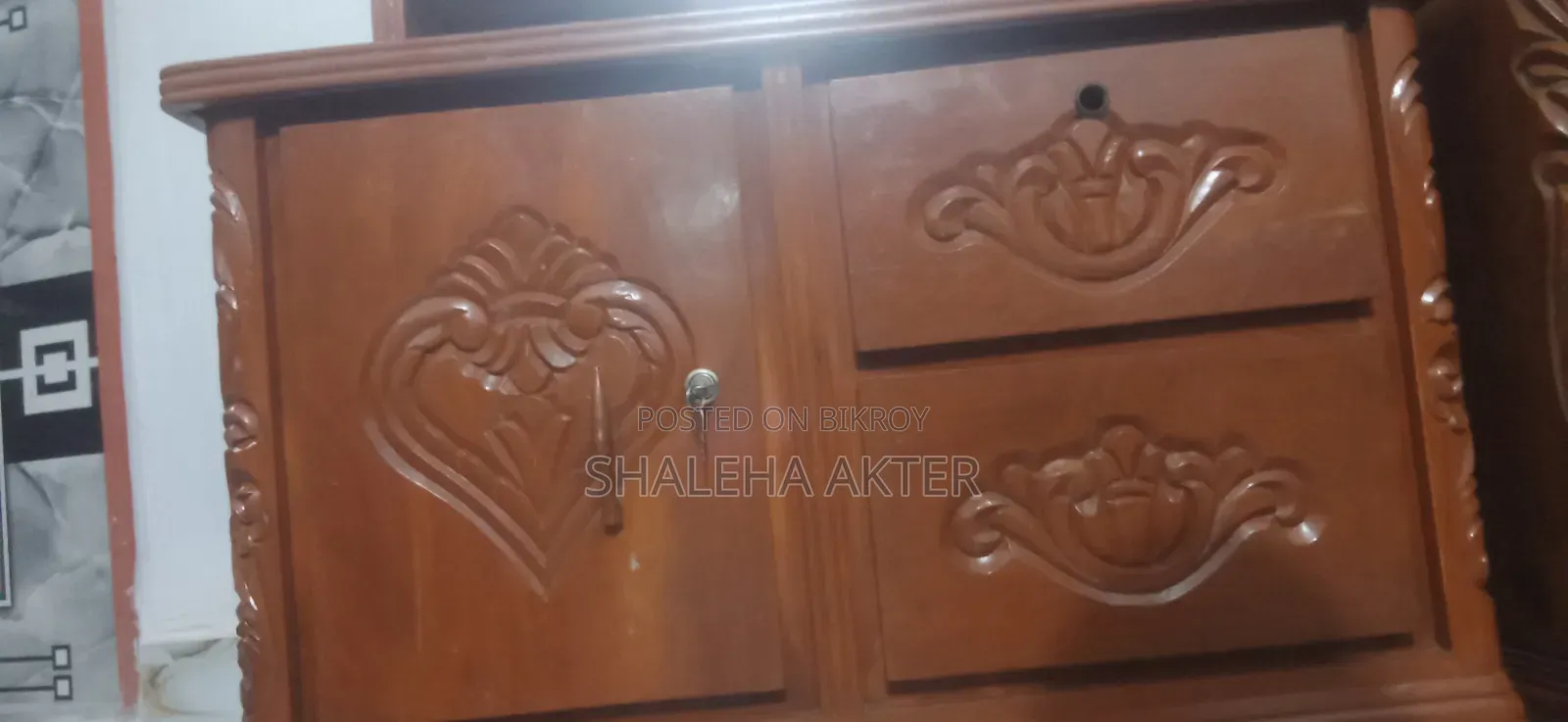 ড্রেসিং টেবিল