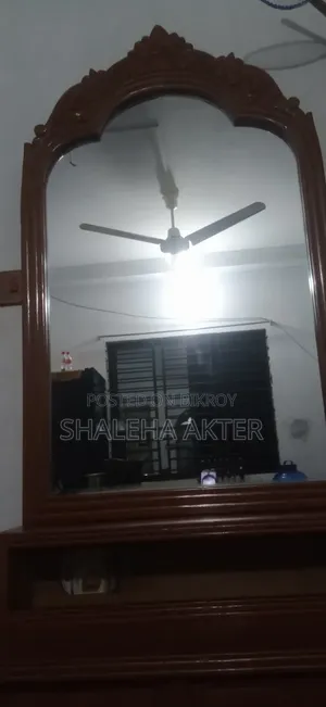 ড্রেসিং টেবিল