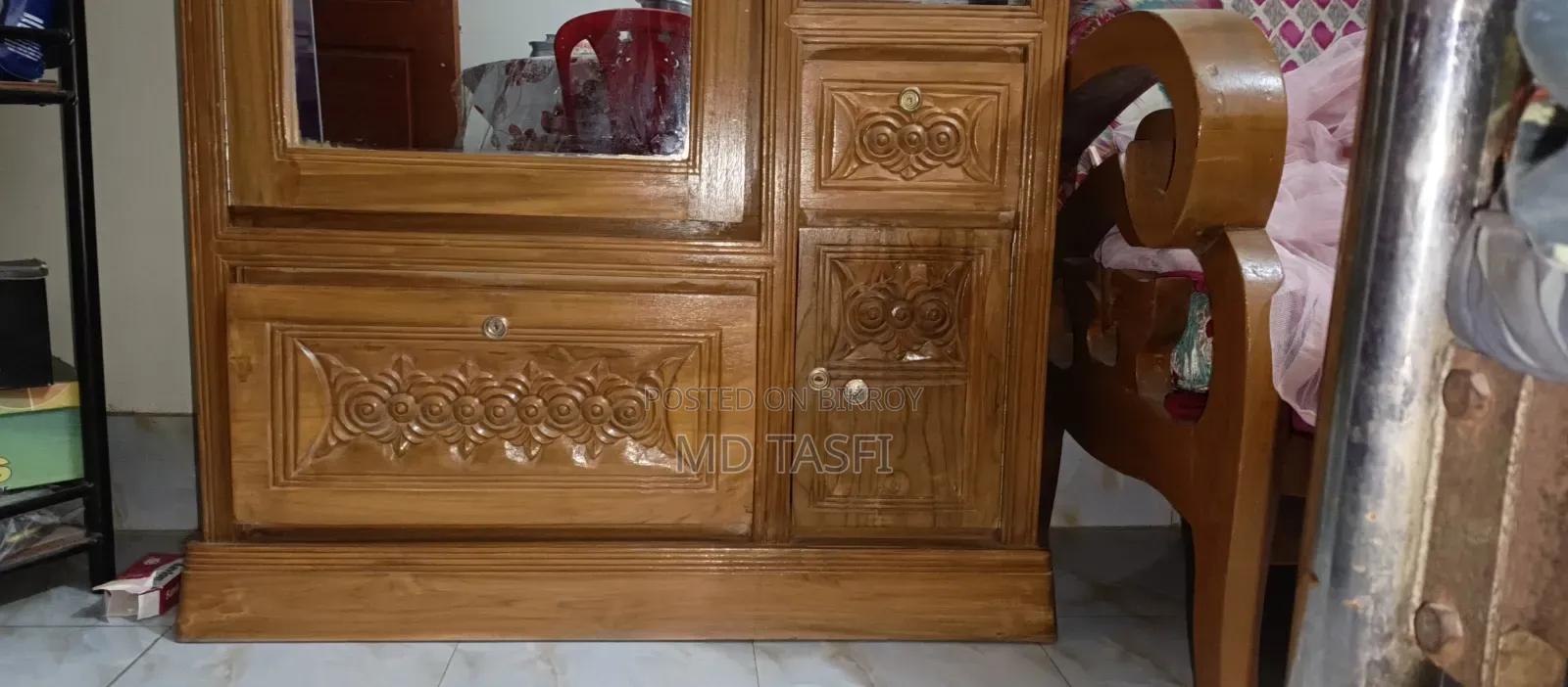 সেগুন কাঠের চমৎকার ড্রেসিং টেবিল কাম আলমারি