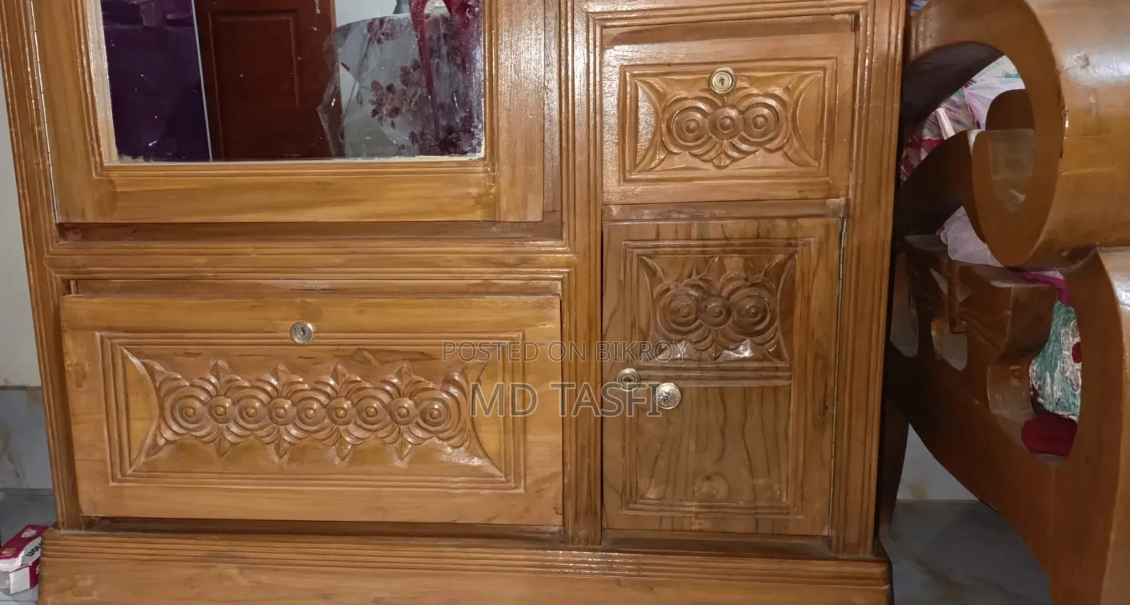 সেগুন কাঠের চমৎকার ড্রেসিং টেবিল কাম আলমারি