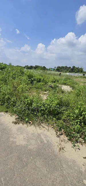Sector -10 Lake  View Road 3 Katha South Facing Plot