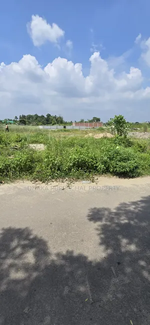 Sector -10 Lake  View Road 3 Katha South Facing Plot