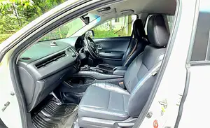 Honda Vezel 1.5 Hybrid 2WD 2014 Pearl