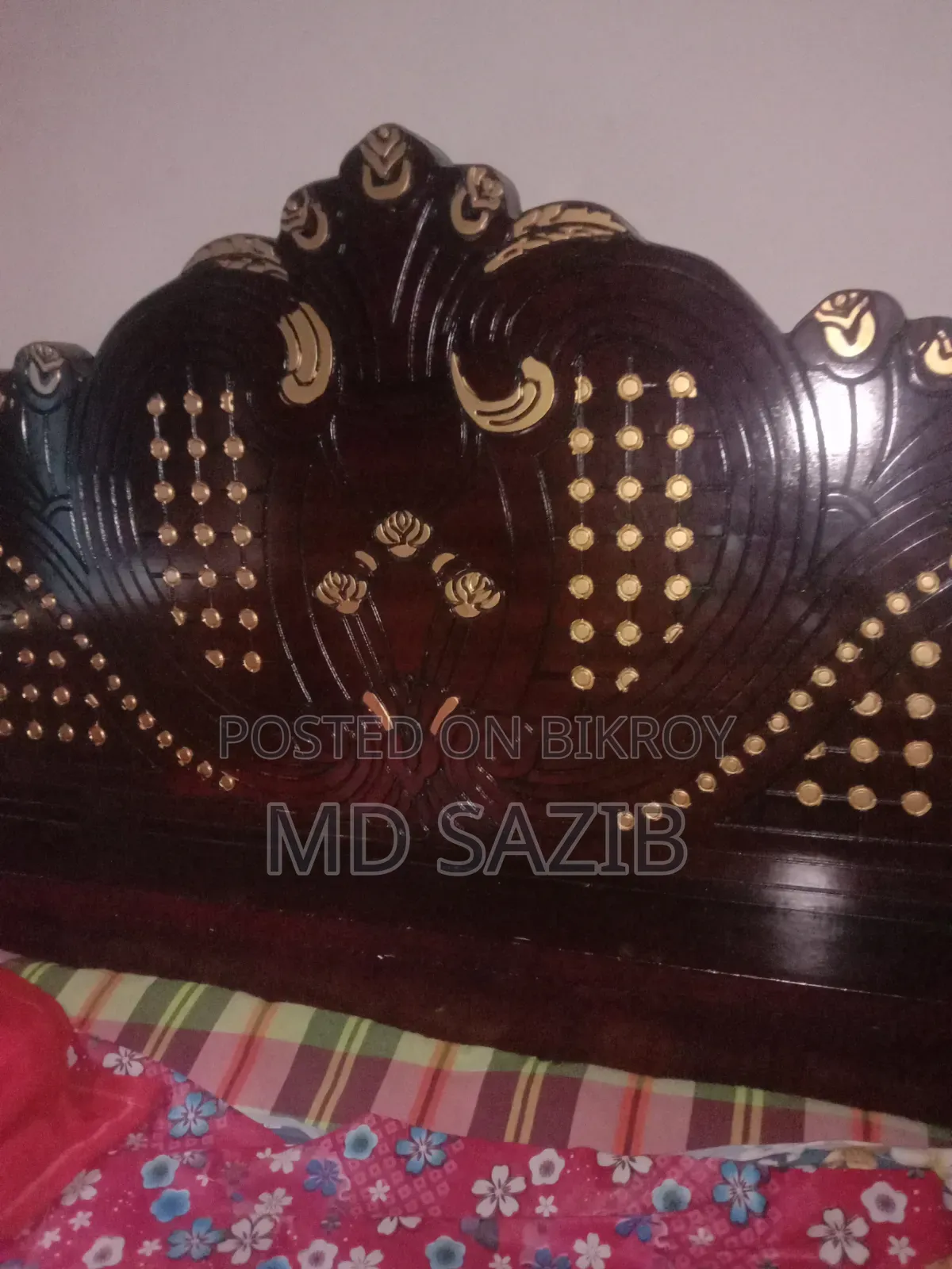 একটি খাট ১০০% ওকে