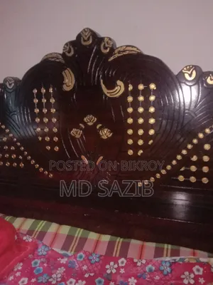 একটি খাট ১০০% ওকে