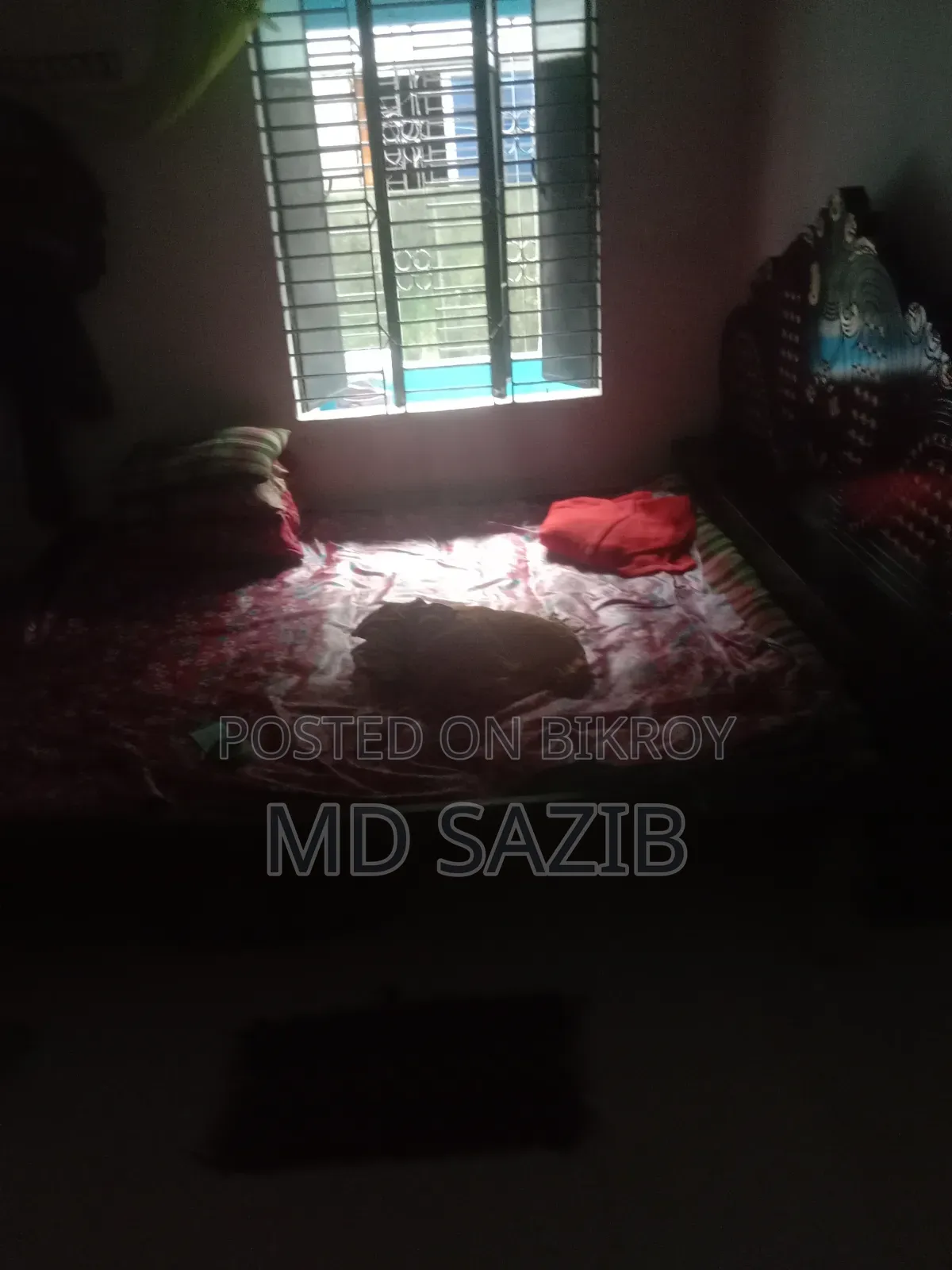 একটি খাট ১০০% ওকে