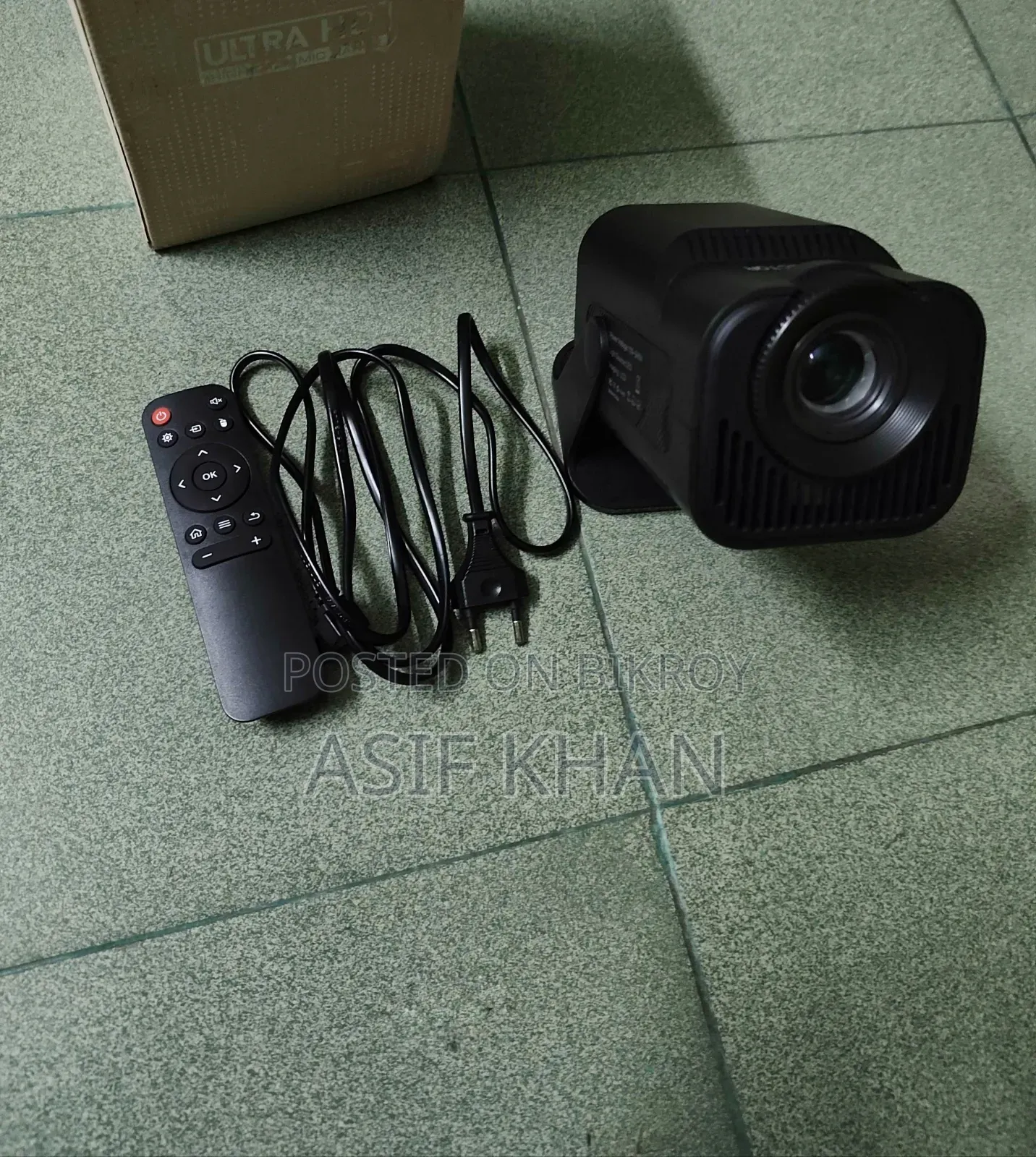 UNIT HY320 Mini Projector