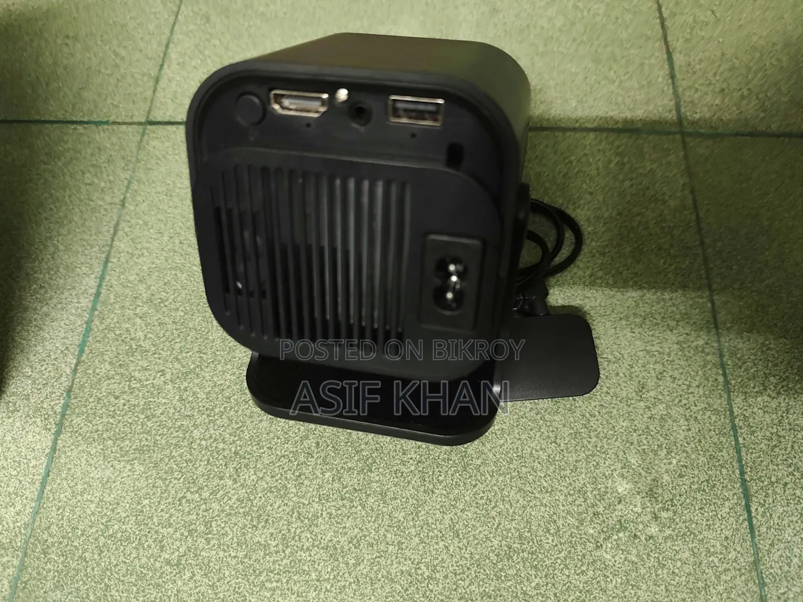 UNIT HY320 Mini Projector