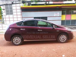 Toyota Prius 2015 Maroon
