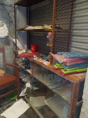 দোকানের জন্য  লোহার আলনা আর শোকেস