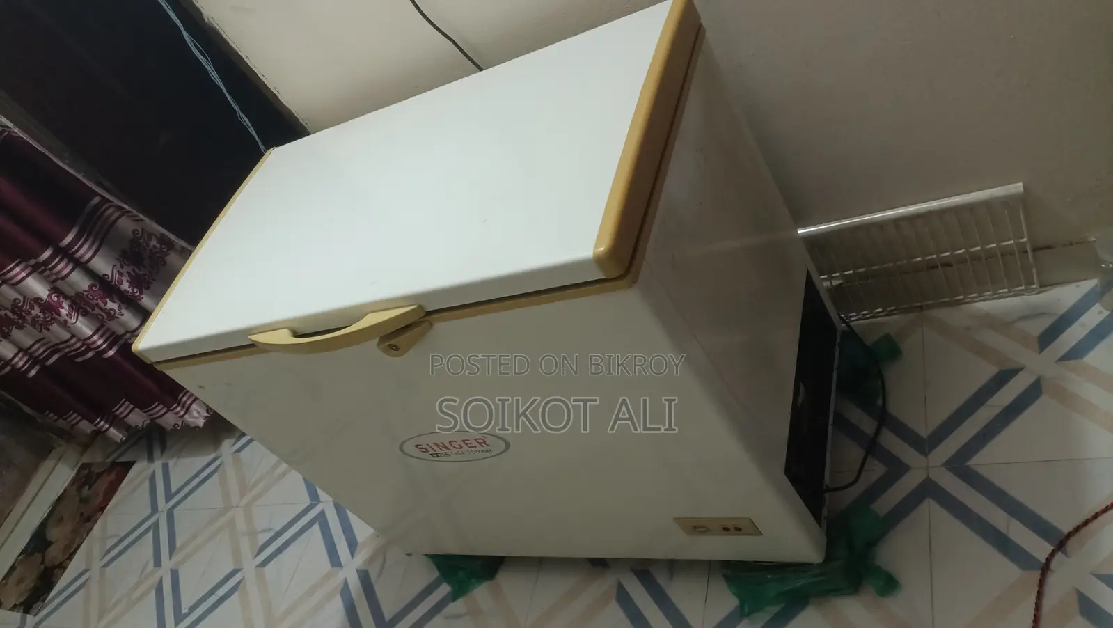 Singer Deep Fridge 250 LTR Emergency Sell