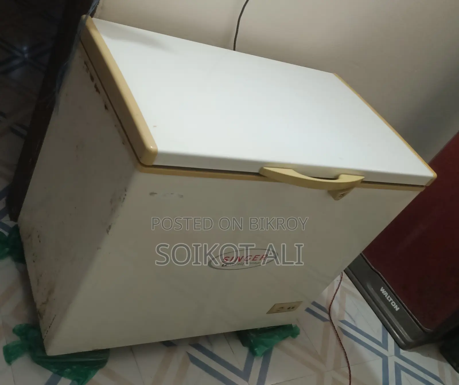 Singer Deep Fridge 250 LTR Emergency Sell