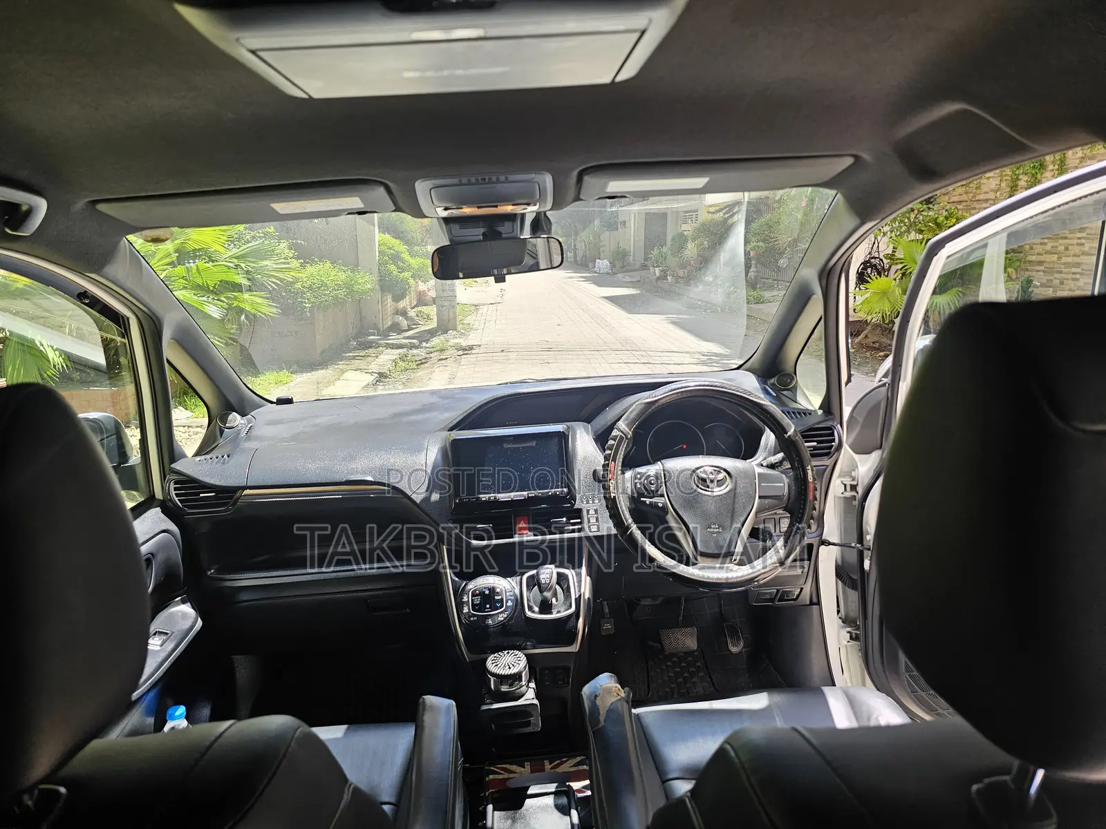 Toyota Esquire 1.8 FWD Hybrid (7 seater) 2017 Pearl