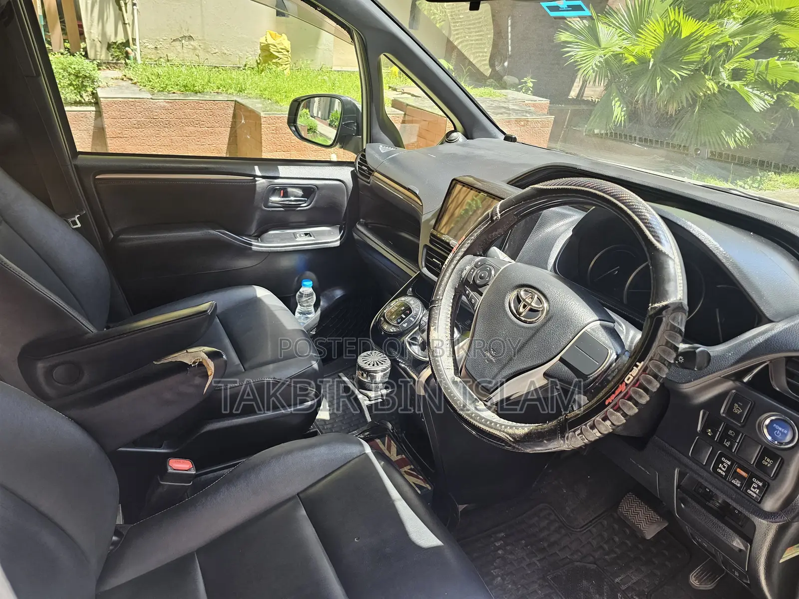 Toyota Esquire 1.8 FWD Hybrid (7 seater) 2017 Pearl