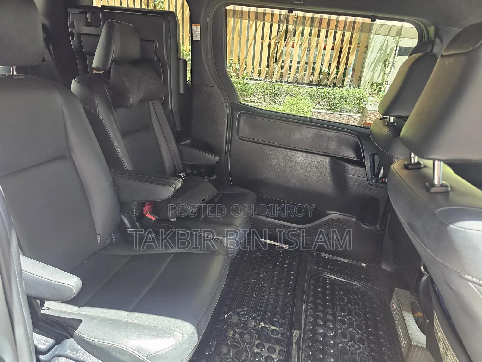 Toyota Esquire 1.8 FWD Hybrid (7 seater) 2017 Pearl