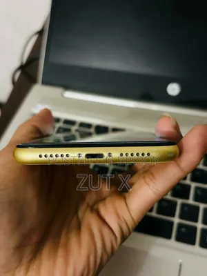Apple iPhone 11 64 GB Yellow