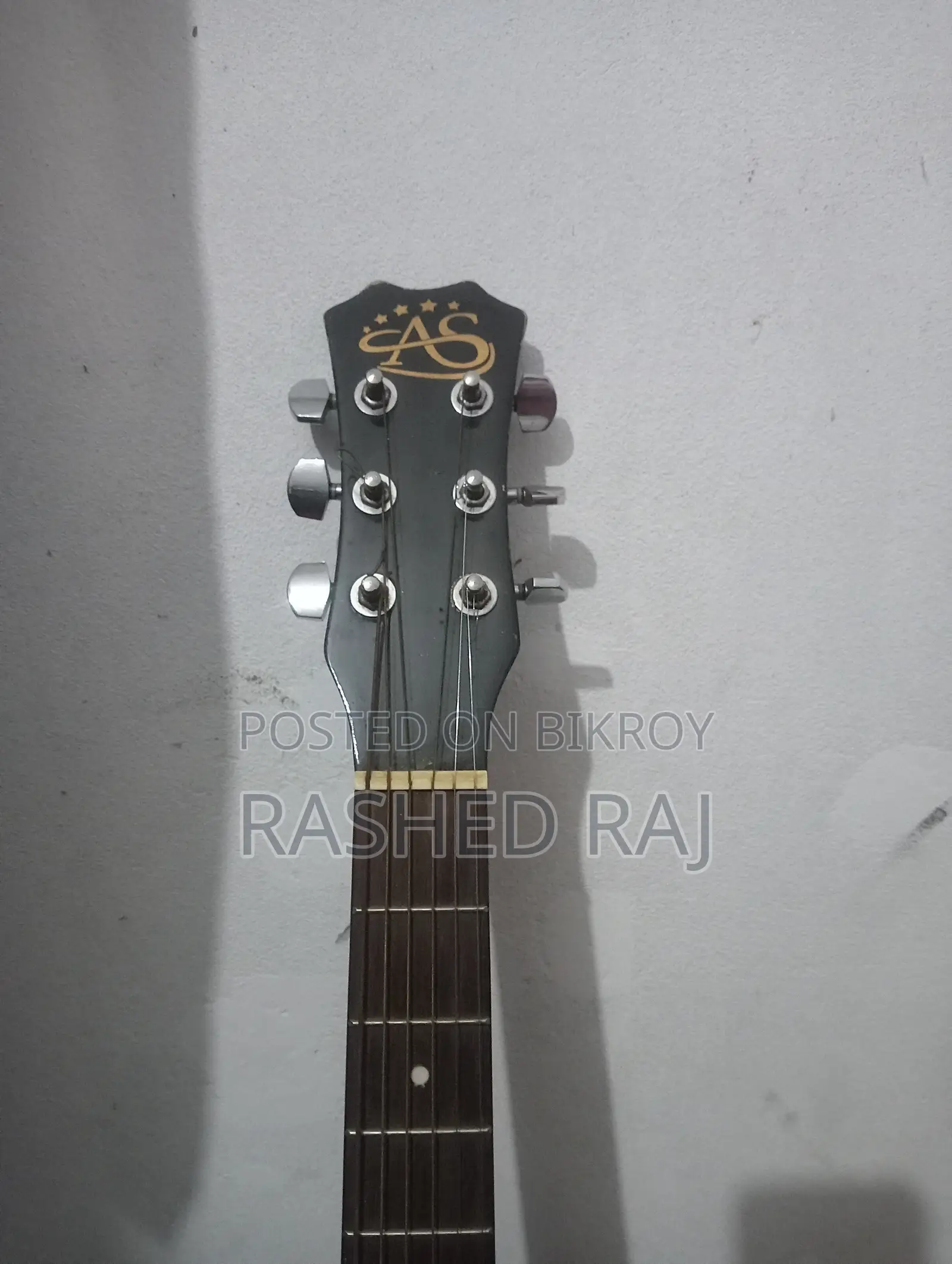 I Have Used This Guiter but Condition Is Totally Fine.