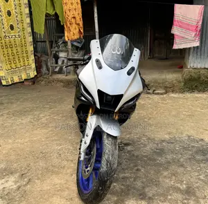 Yamaha R15M 2022 Silver
