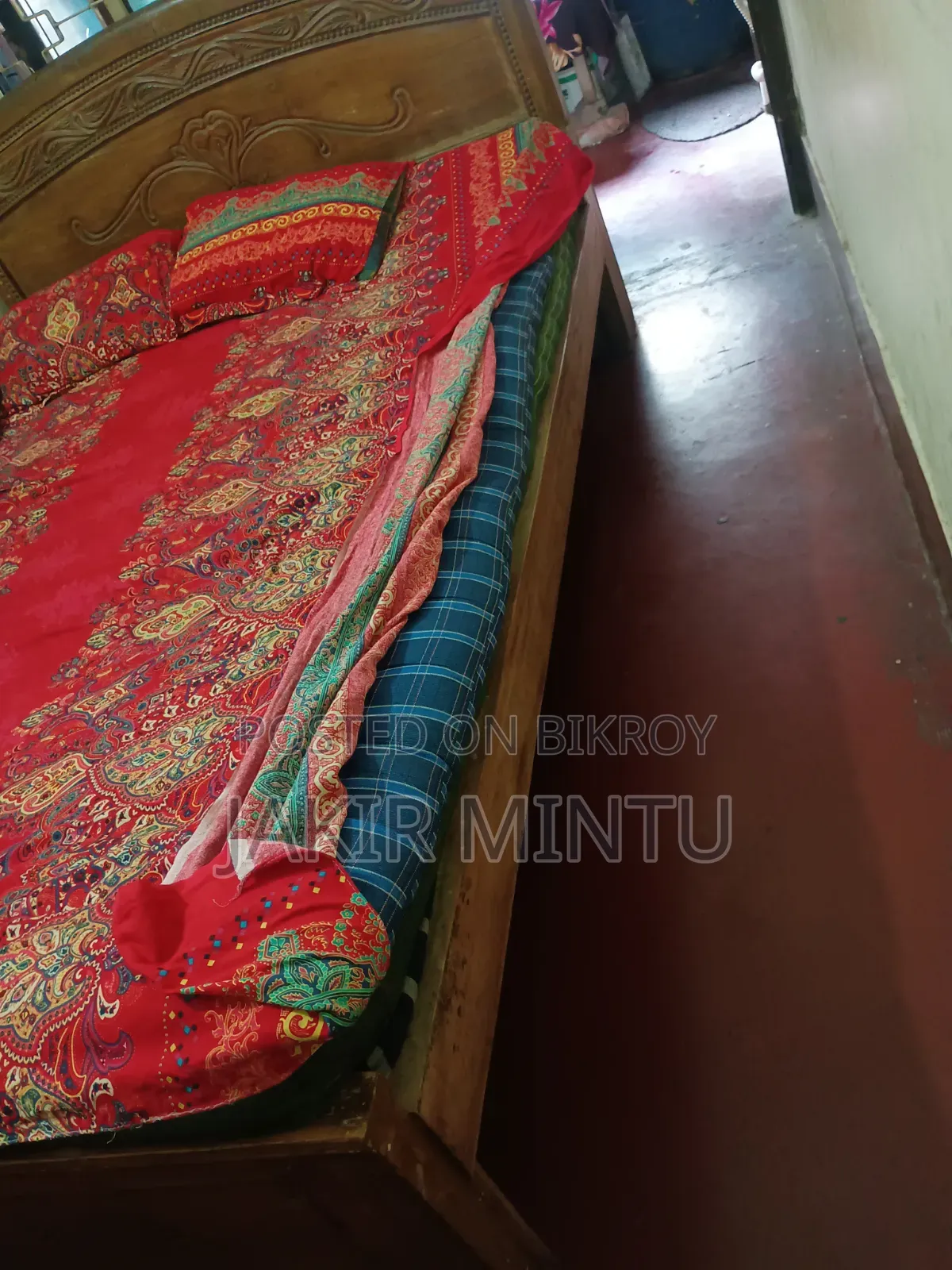 একটি খাট বিক্রি করা হবে