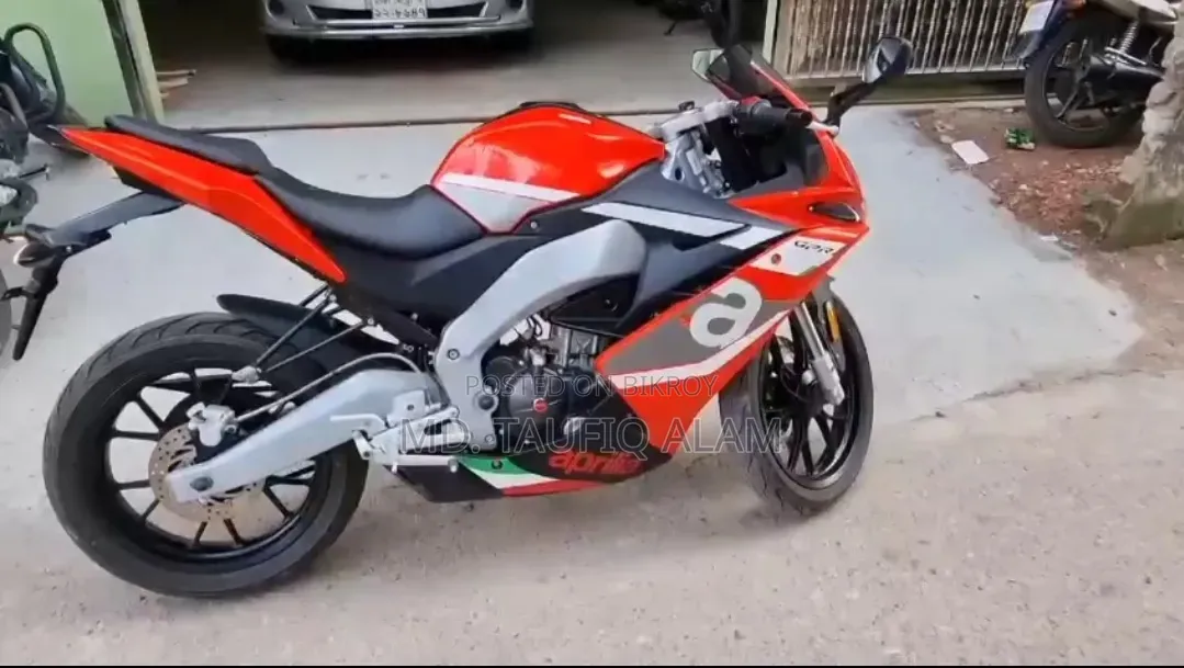 এপ্রিলিয়া জিপিআর ২০২০ লাল