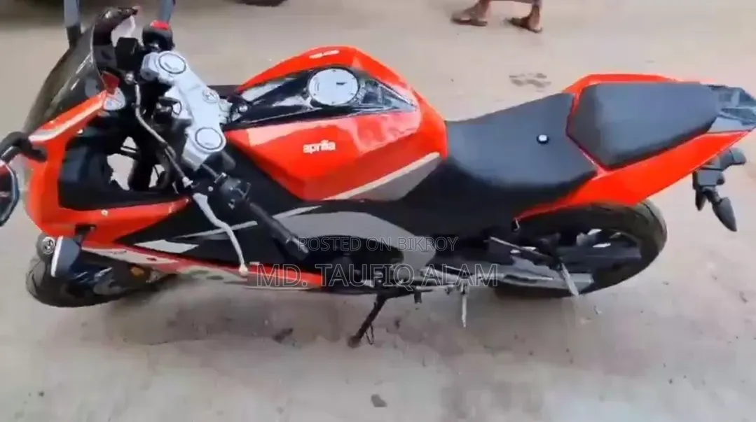 এপ্রিলিয়া জিপিআর ২০২০ লাল