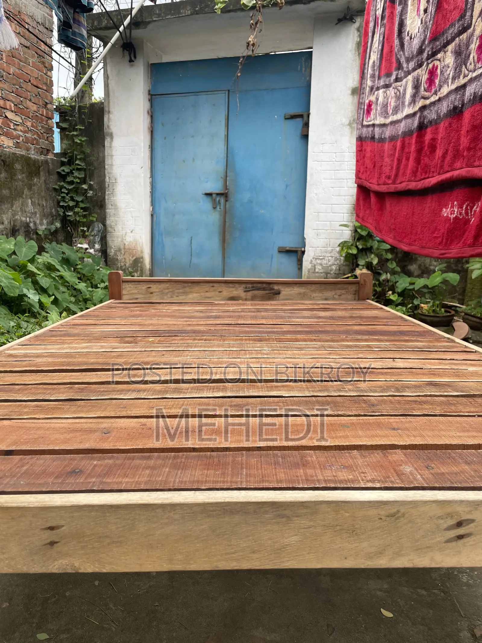 চৌকি বিক্রি করা হবে।