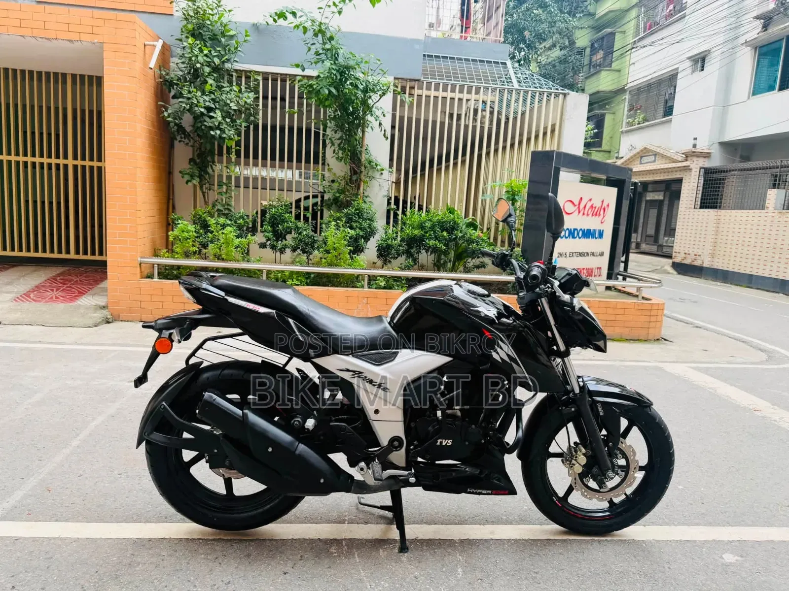 TVS Apache RTR 160 4V 2023 Black