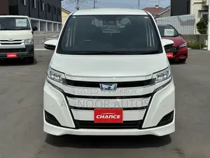 টয়োটা নোয়া ১.৮ এফডব্লিউডি হাইব্রিড (৭ সিটার) ২০২১ পার্ল