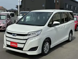 টয়োটা নোয়া ১.৮ এফডব্লিউডি হাইব্রিড (৭ সিটার) ২০২১ পার্ল