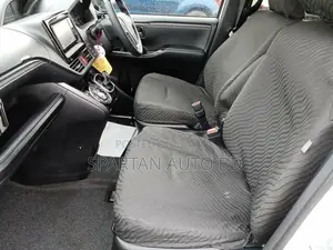 Toyota Esquire 2020 Pearl